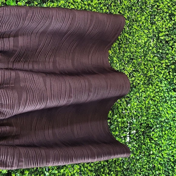 COPY - Rewind Brown Knee Length Sleeveless Dress Size XL with raised design - Picture 4 of 11